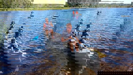 Kanoter en varm sommardag på Vegsjön