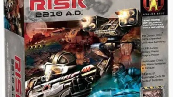 Framsidan på kartongen till spelet risk 2210 AD