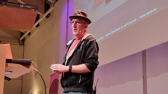 Roland Dreckmann föreläser för full sal 