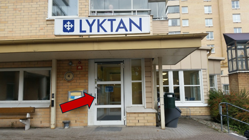 Täby Lyktan porten med pil