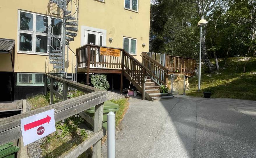 Entre till Mötesplats Väst, i Jacobsberg